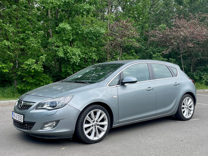 Opel Astra 3 2013